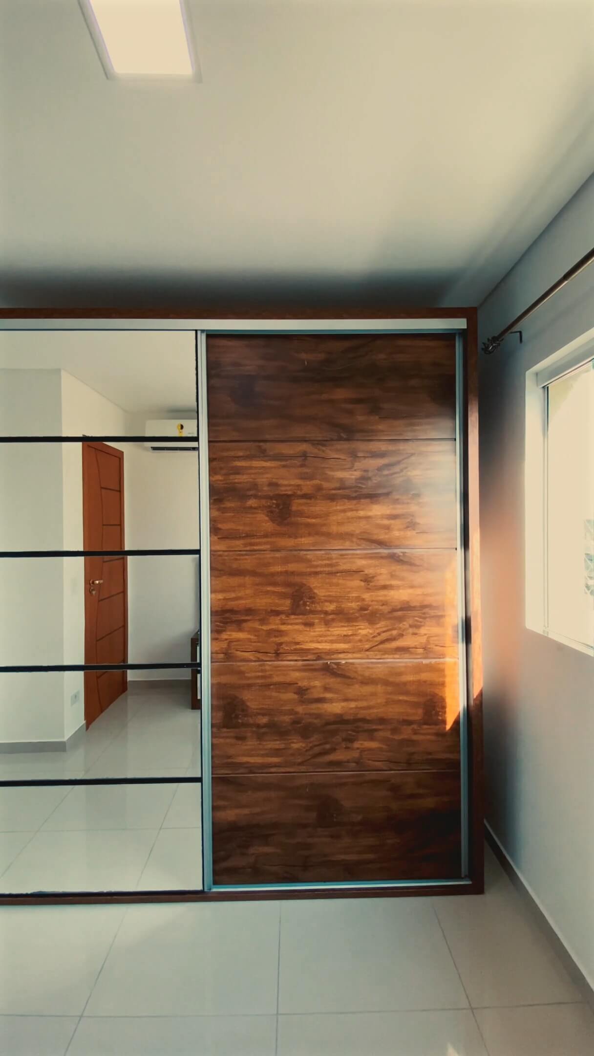 Apartamento à venda semi-mobiliado em Paranaguá (1)