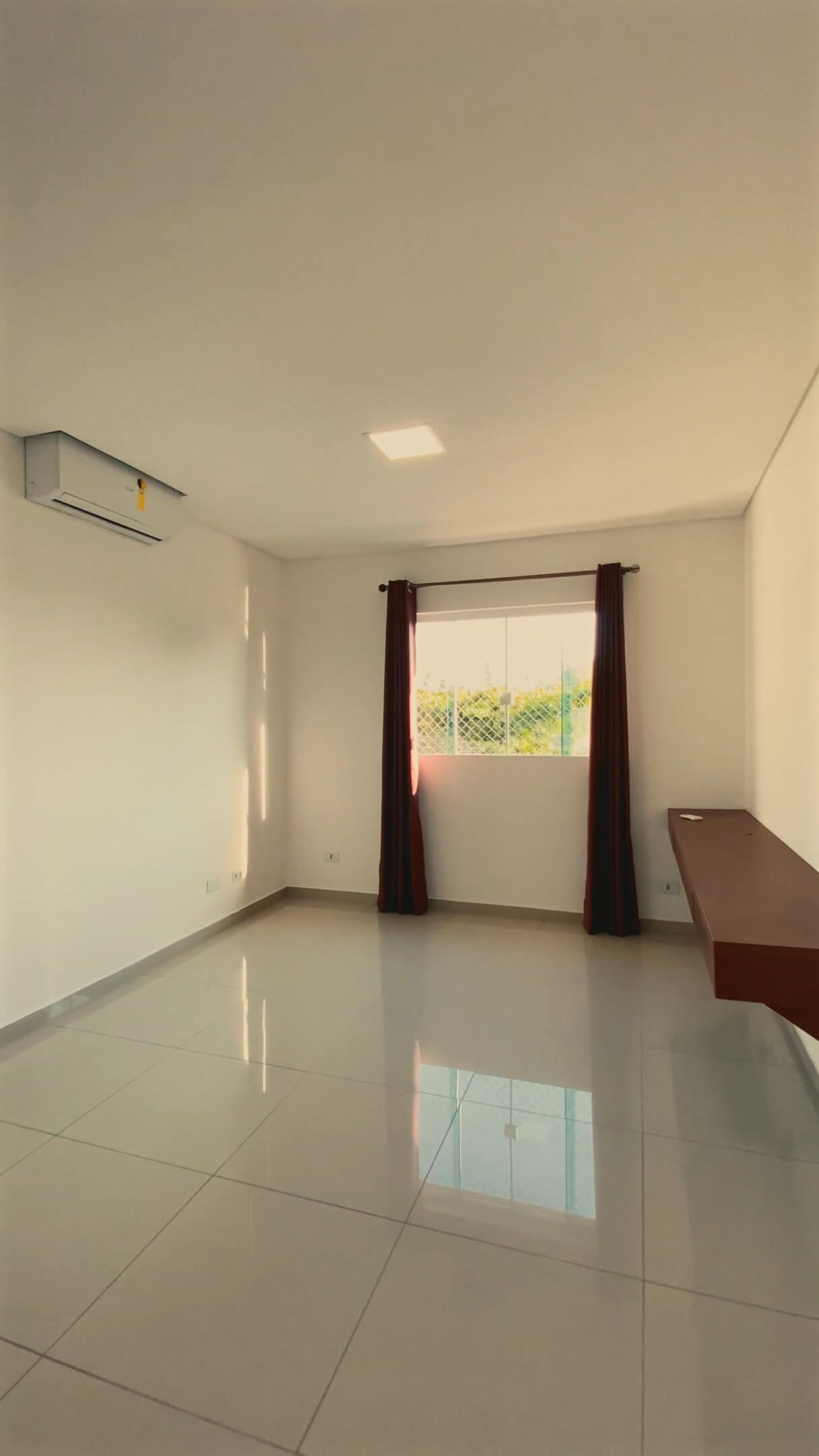 Apartamento à venda semi-mobiliado em Paranaguá (3)