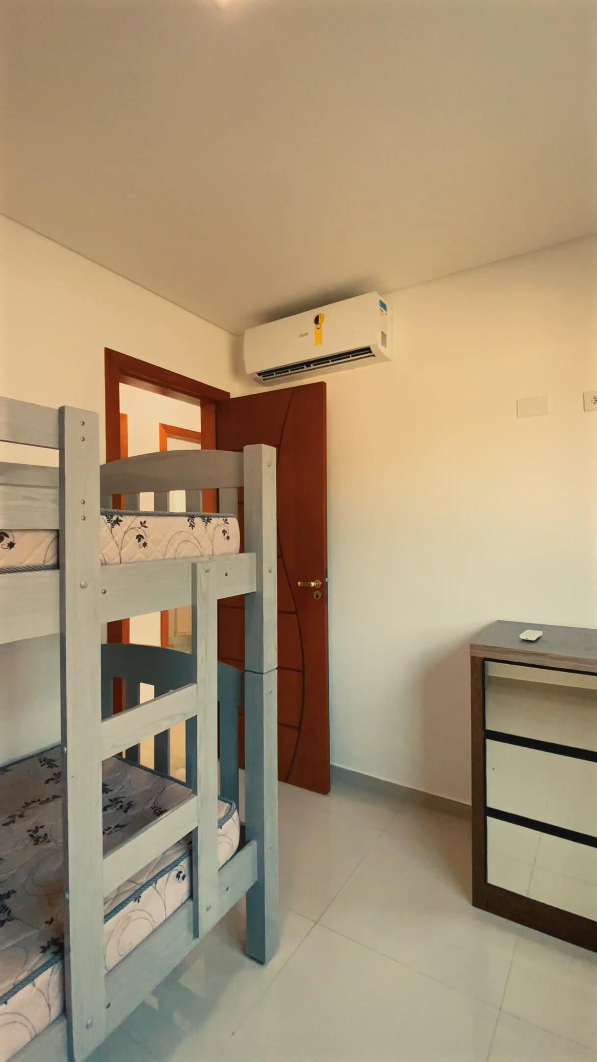 Apartamento à venda semi-mobiliado em Paranaguá (6)